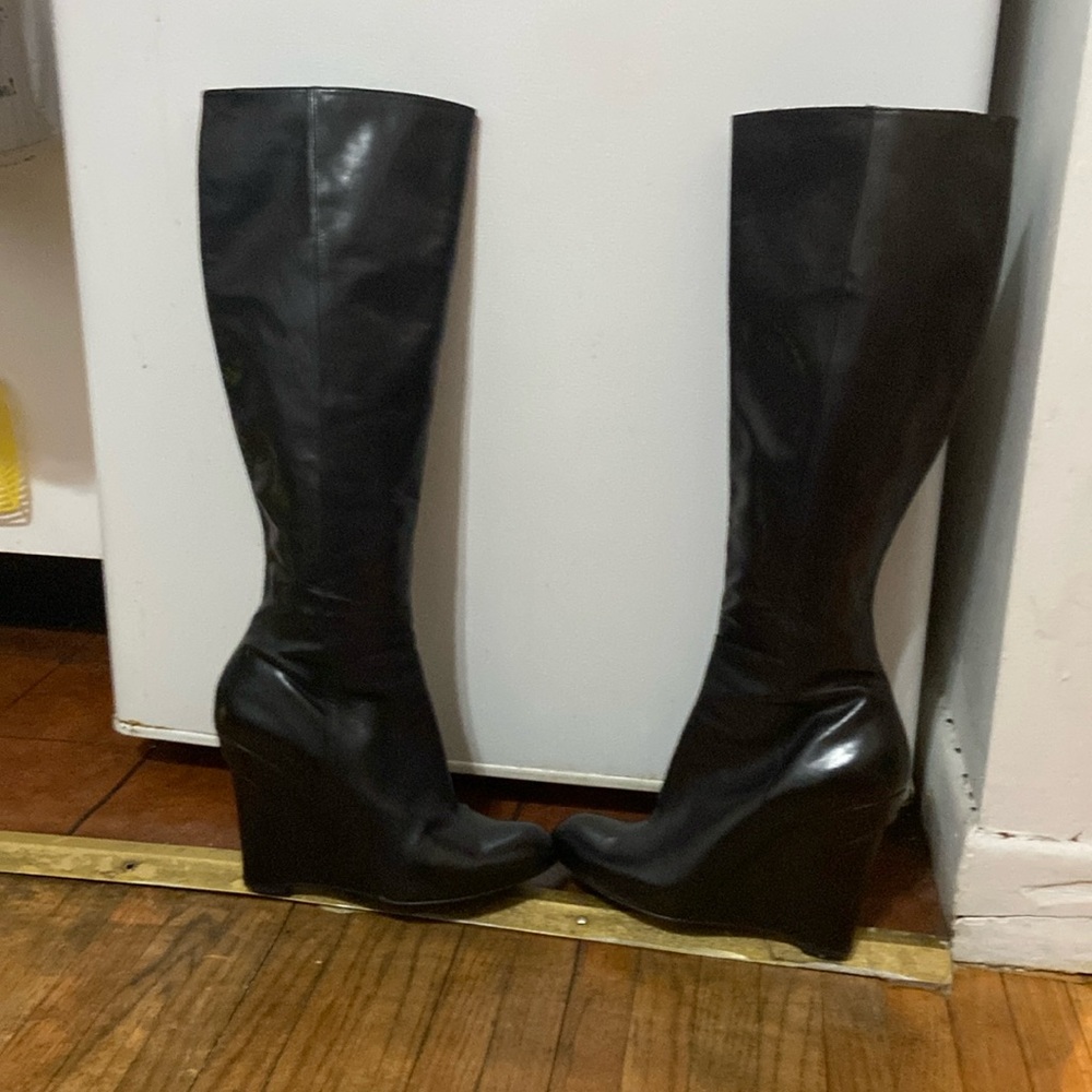 Vera Wang - blank leather tall boots
